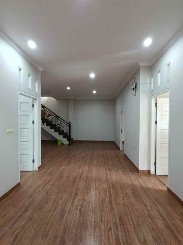 dijual rumah cipinang besar