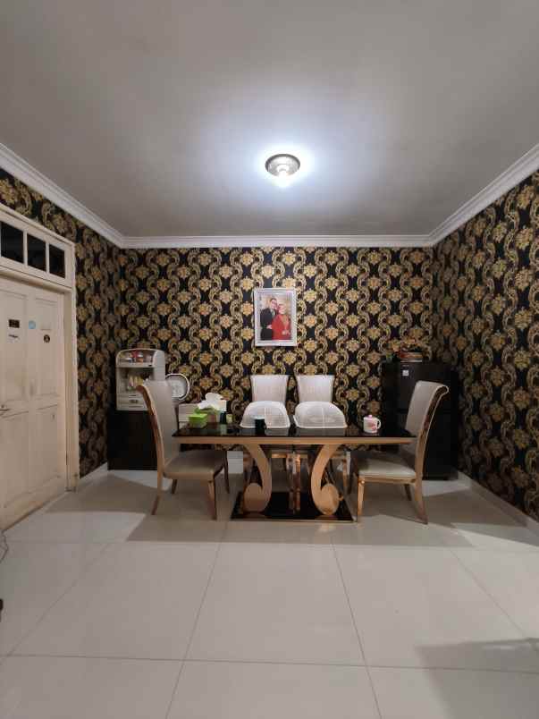 dijual rumah cipinang besar