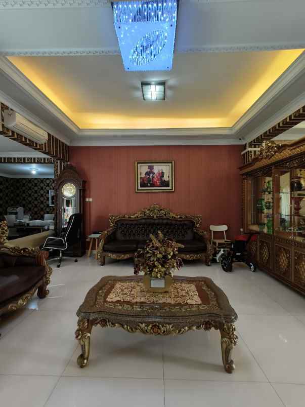 dijual rumah cipinang besar