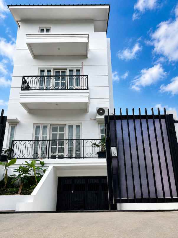 dijual rumah cirendeu