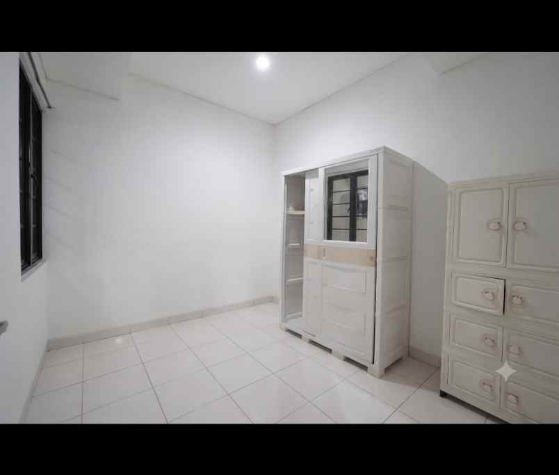 dijual rumah cluster acacia garden