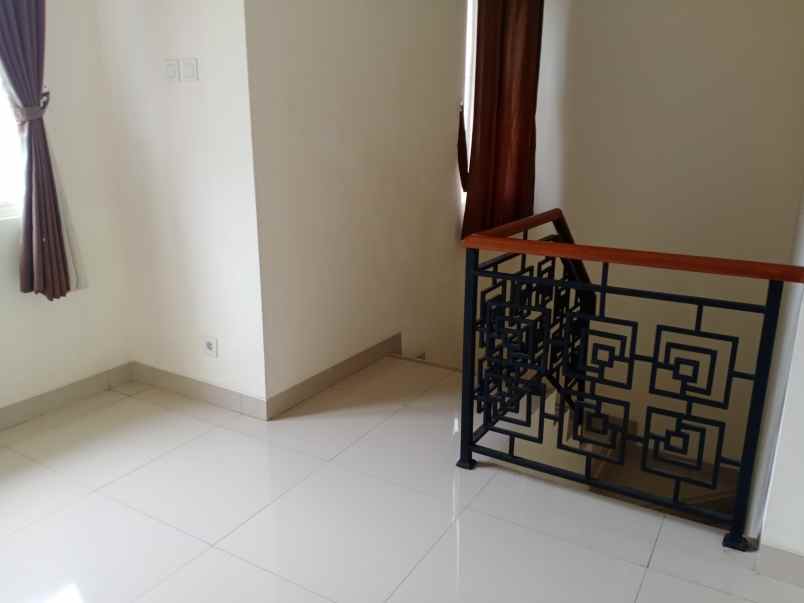 dijual rumah cluster ambrosia lippo
