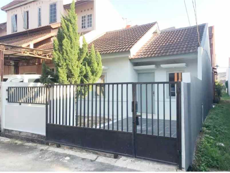 dijual rumah cluster catalina