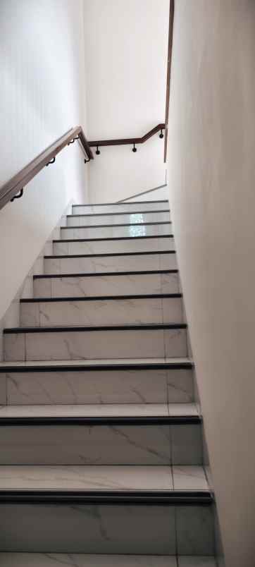 dijual rumah cluster eldora suvarna sutera