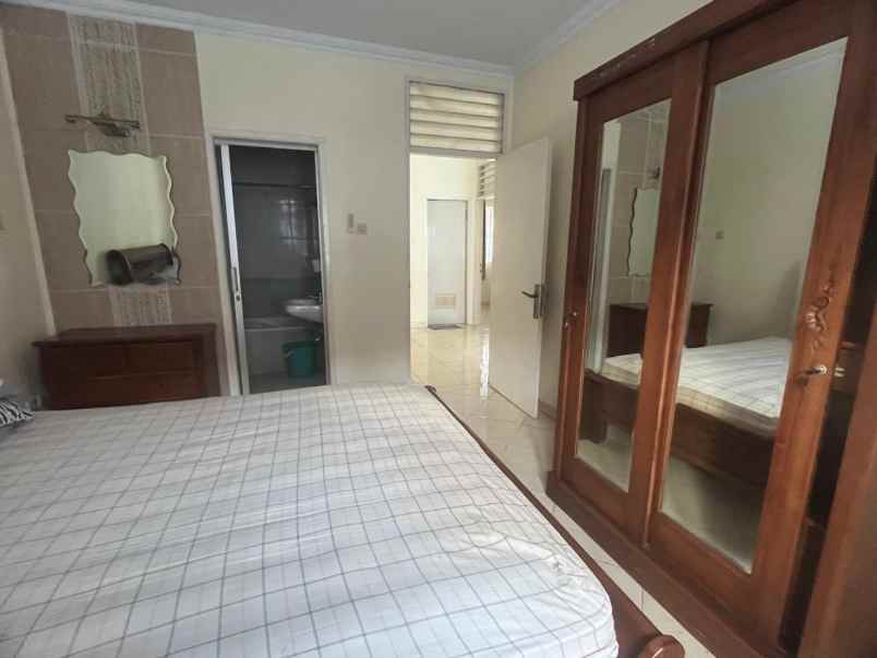 dijual rumah cluster meadow green lippo