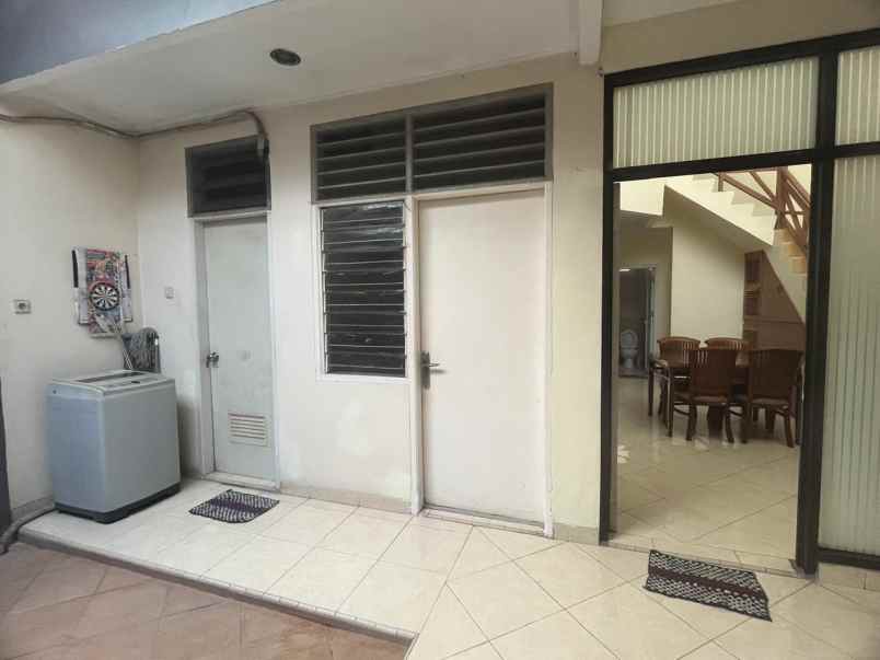 dijual rumah cluster meadow green lippo