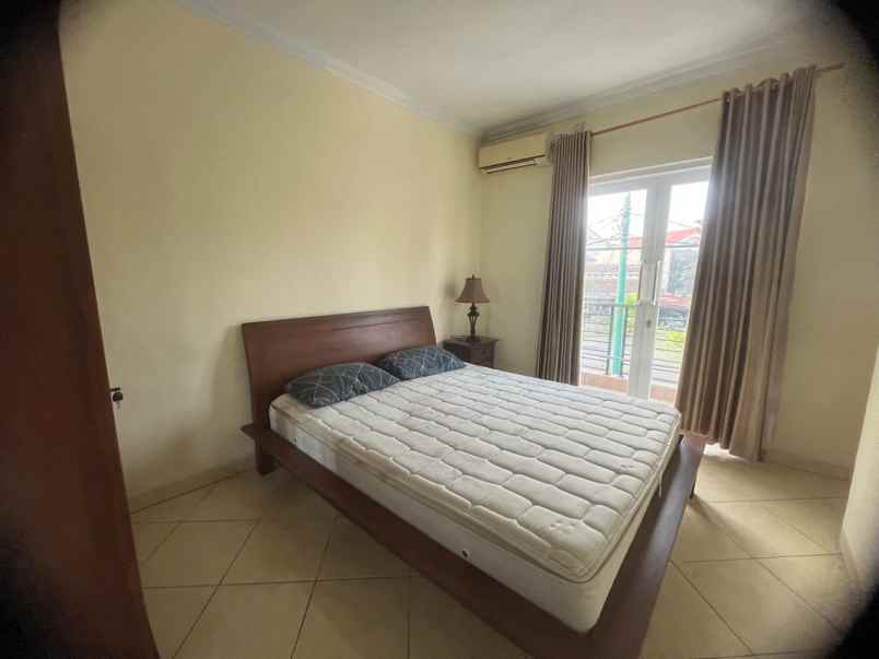dijual rumah cluster meadow green lippo