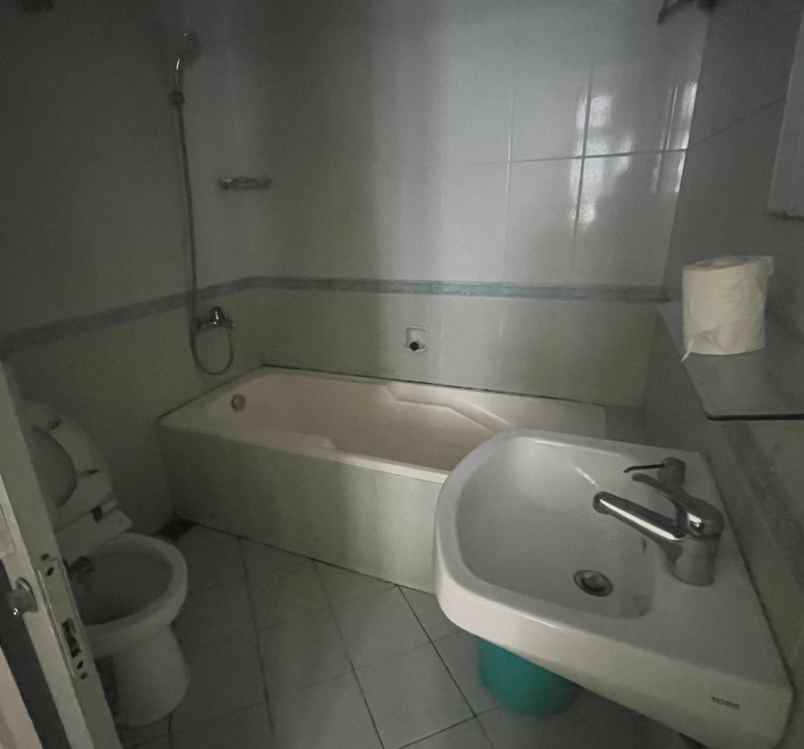 dijual rumah cluster meadow green lippo