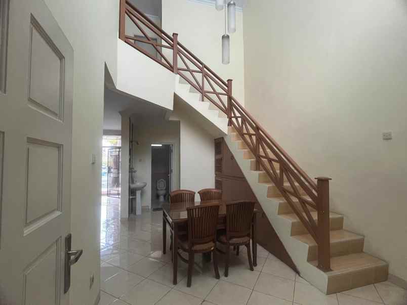 dijual rumah cluster meadow green lippo