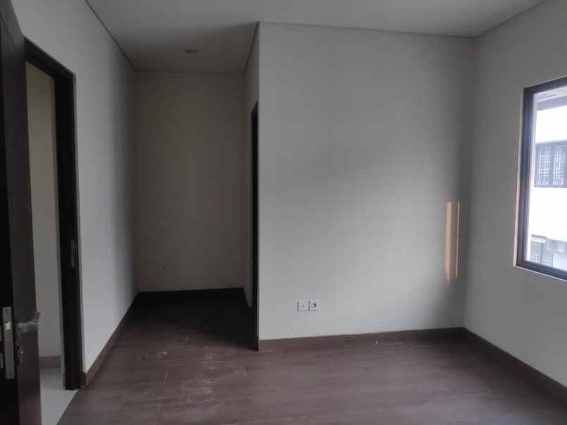 dijual rumah cluster patio lippo