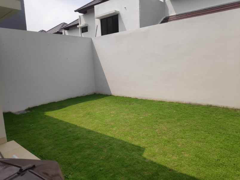 dijual rumah cluster patio lippo