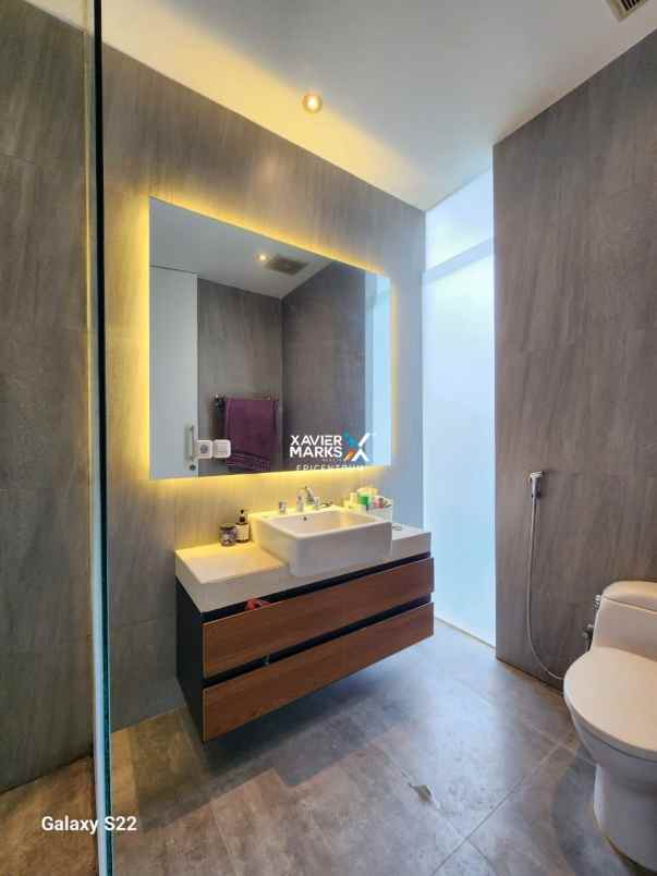 dijual rumah crystal golf