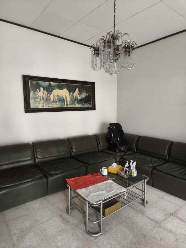 dijual rumah darmo harapan