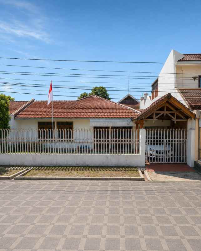 dijual rumah darmo harapan