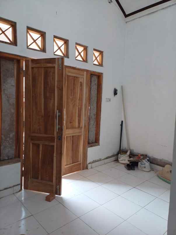 dijual rumah dawung tengah kel serengan