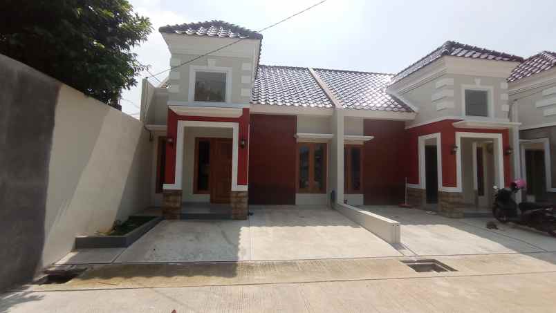 dijual rumah depok pinggir jalan siap huni