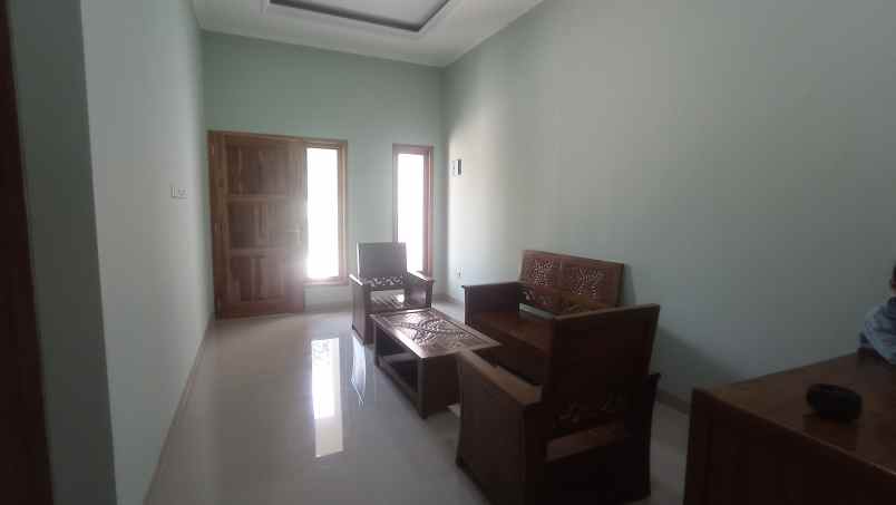 dijual rumah depok pinggir jalan siap huni