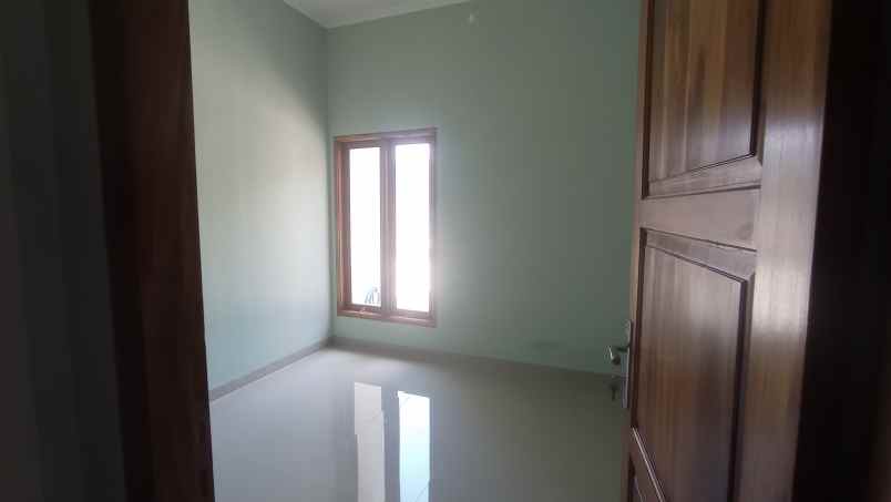 dijual rumah depok pinggir jalan siap huni