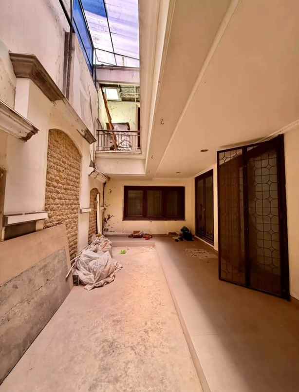 dijual rumah dharmahusada