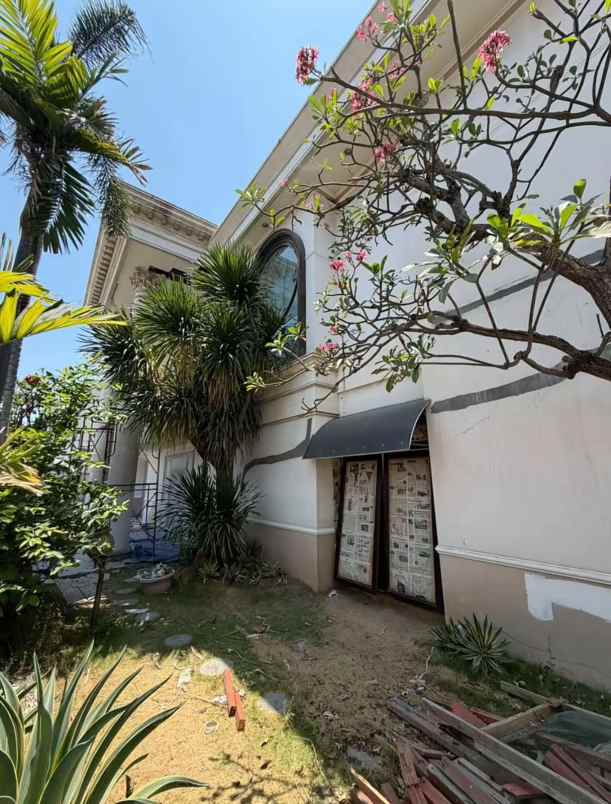 dijual rumah dharmahusada