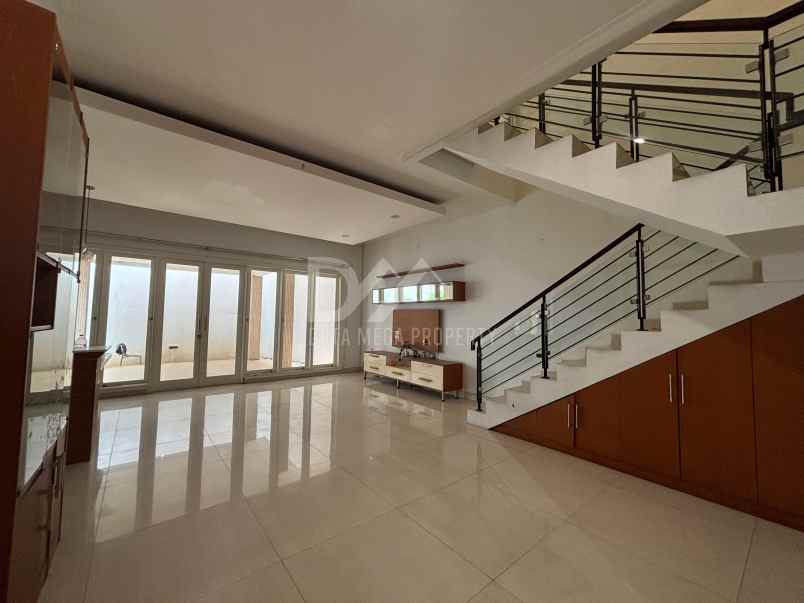 dijual rumah di alam sutera tangerang selatan