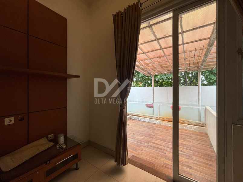 dijual rumah di alam sutera tangerang selatan