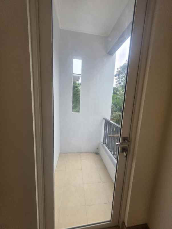 dijual rumah di cluster darwin gading serpong