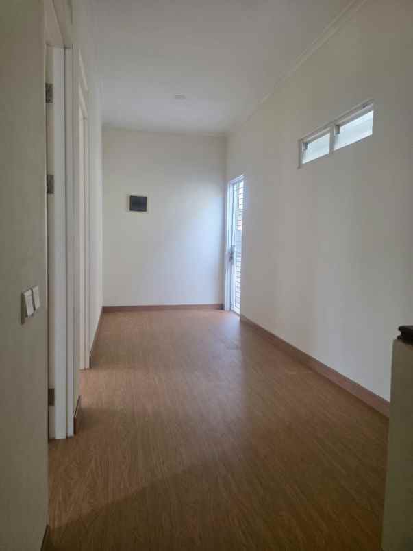 dijual rumah di cluster darwin gading serpong