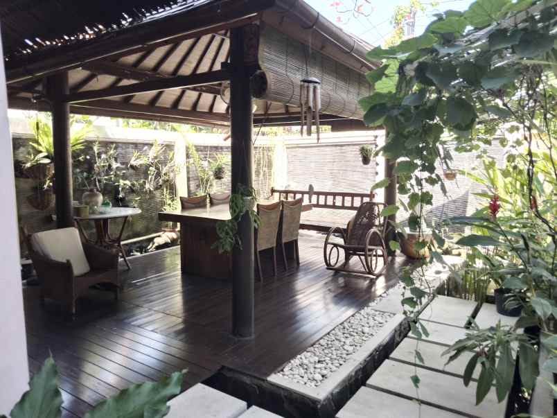 dijual rumah di lingk perumahan elite sanur