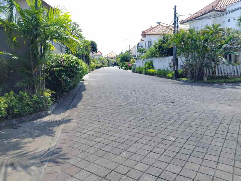 dijual rumah di lingk perumahan elite sanur