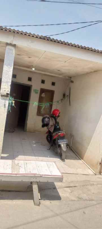 dijual rumah di lingkungan perumahan