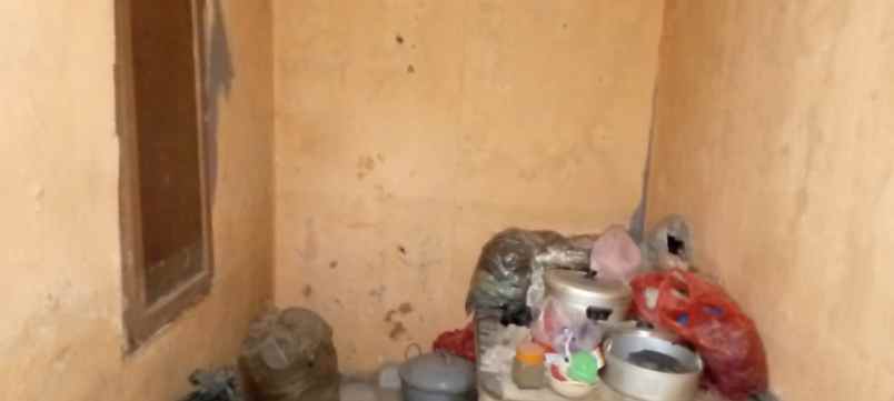 dijual rumah di lingkungan perumahan