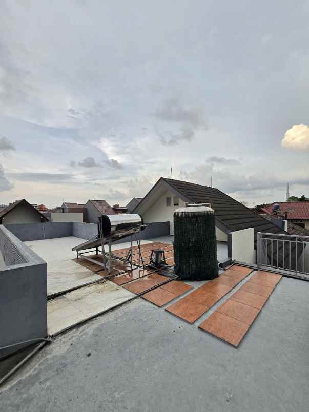 dijual rumah duren sawit