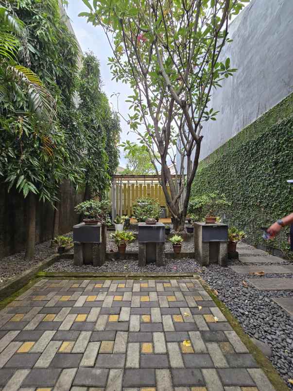 dijual rumah duren sawit