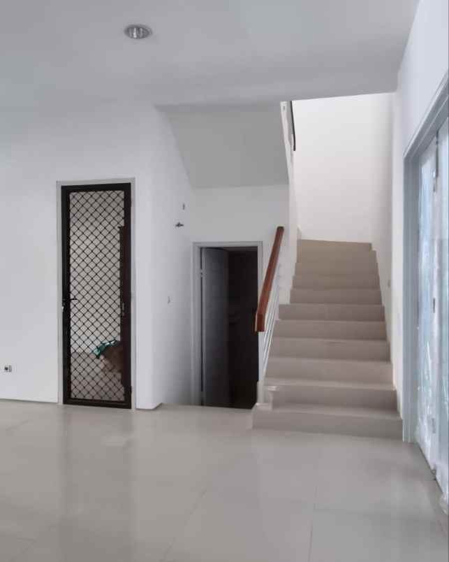 dijual rumah florence pakuwon city