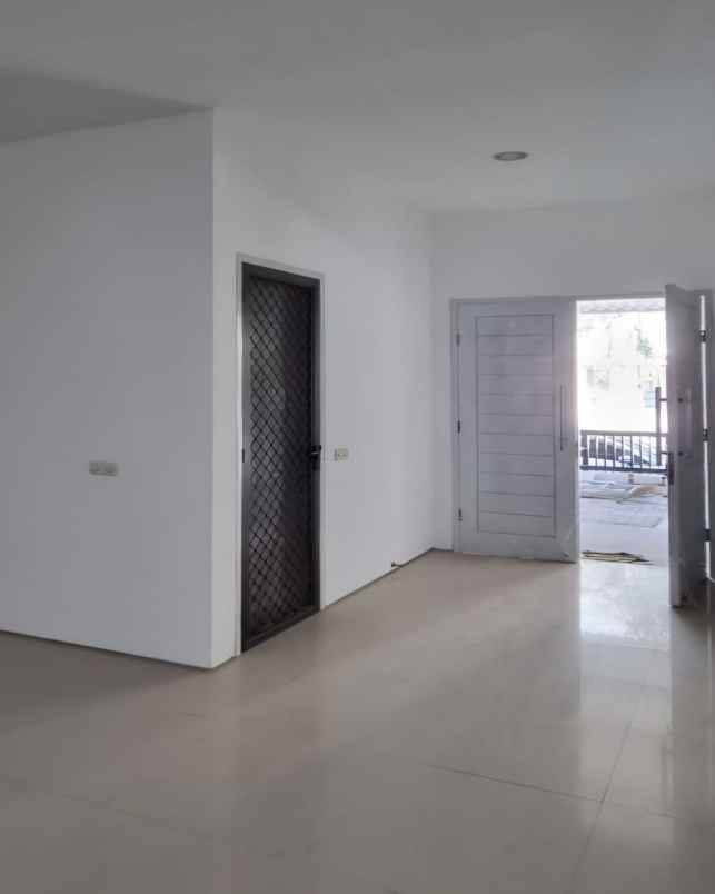 dijual rumah florence pakuwon city