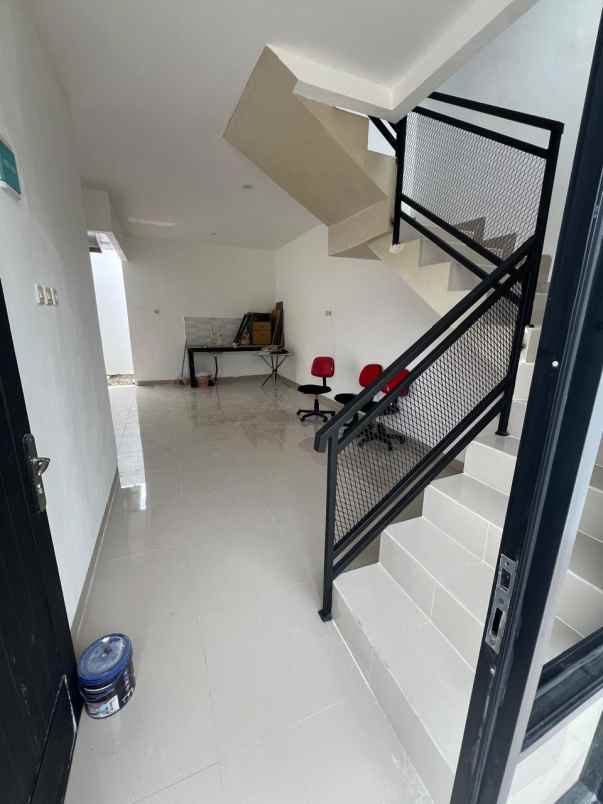 dijual rumah fortuna mahkota belakang