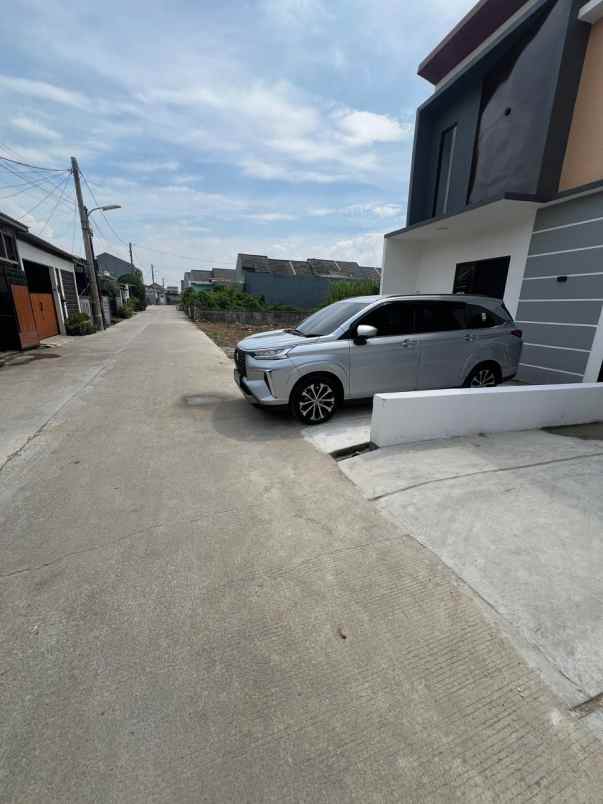 dijual rumah fortuna mahkota belakang