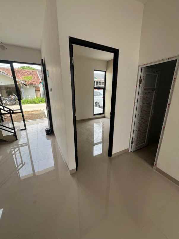 dijual rumah fortuna mahkota belakang