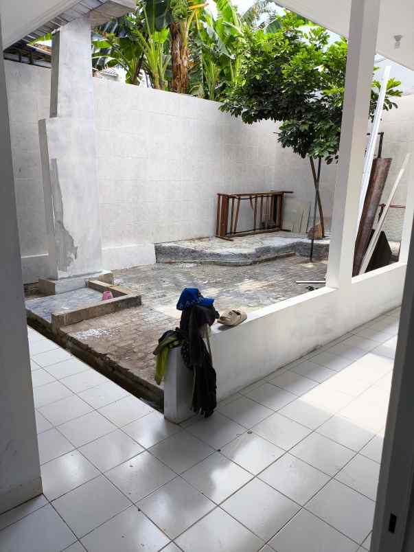 dijual rumah gombel permai
