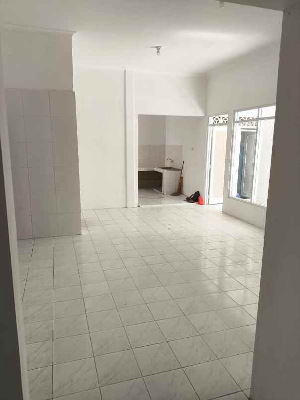 dijual rumah gombel permai