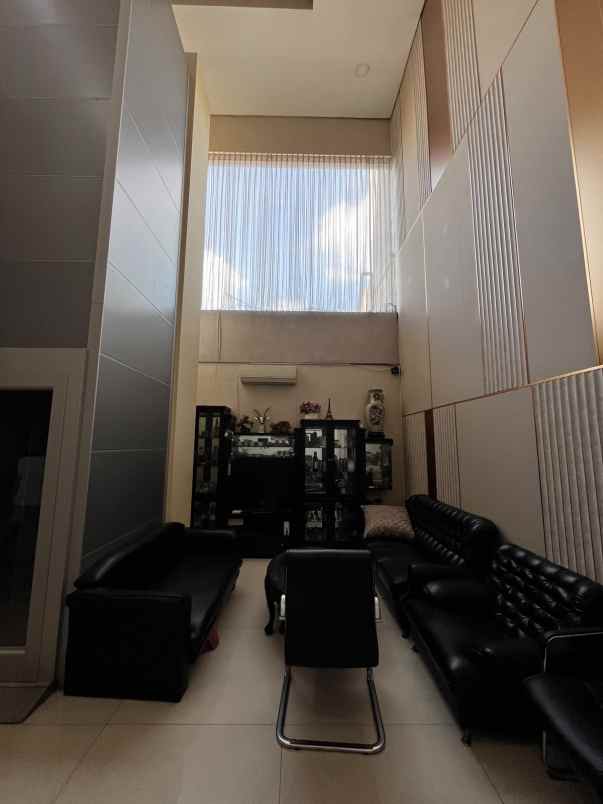 dijual rumah graha famili blok t