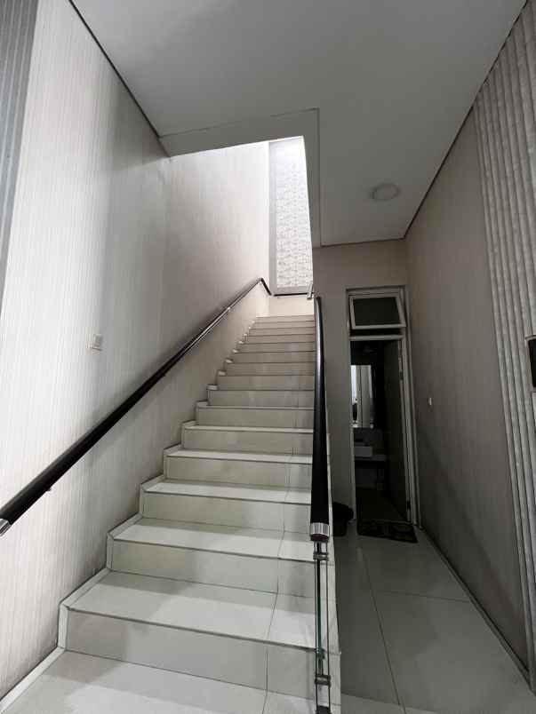 dijual rumah graha famili blok t