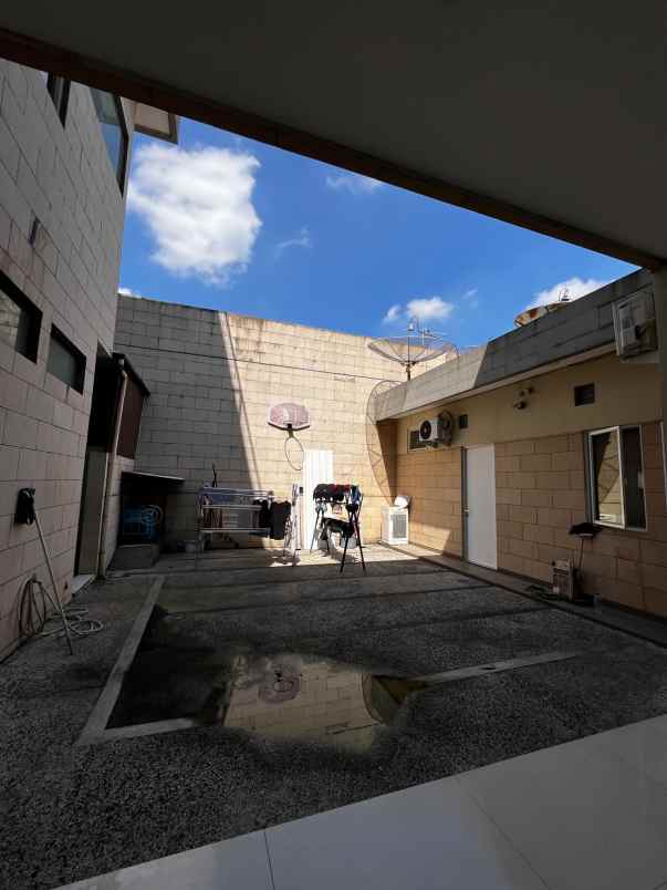 dijual rumah graha famili blok t