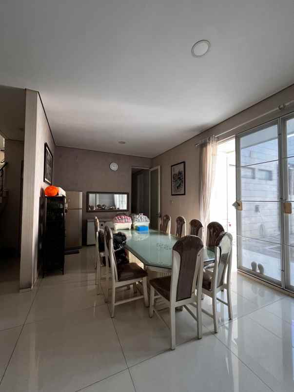 dijual rumah graha famili blok t