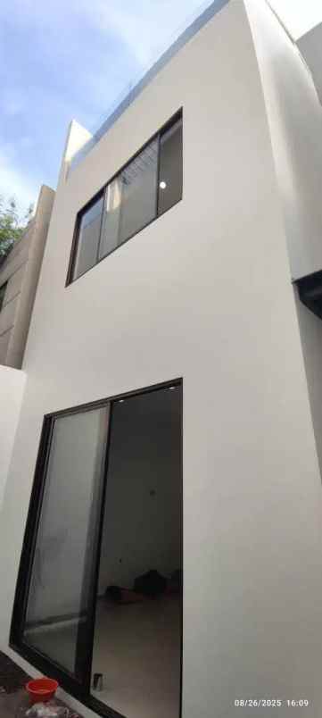 dijual rumah graha natura