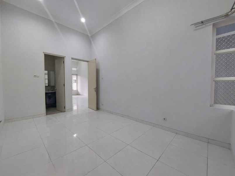 dijual rumah graha santoso