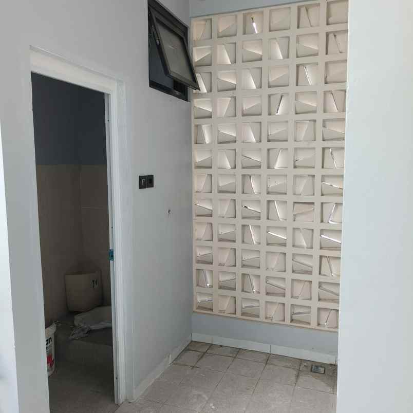 dijual rumah grand pakuwon