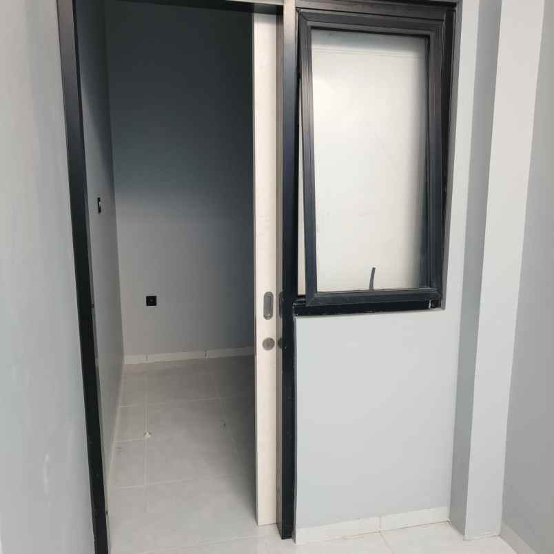 dijual rumah grand pakuwon