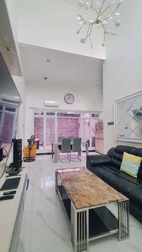 dijual rumah grand wisata cibubur